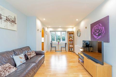 2 bedroom apartment for sale, Riverside Court, St Margarets