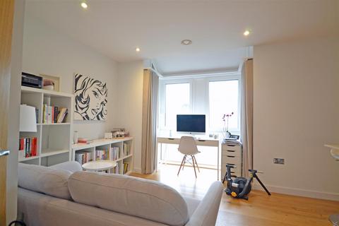 1 bedroom apartment for sale, Old Lodge Place, St Margarets