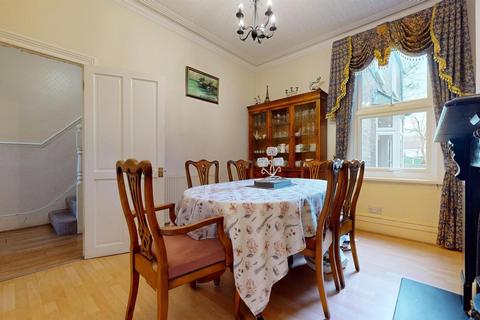 4 bedroom terraced house for sale, Plumstead Common Road, London SE18