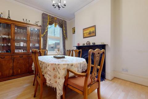 4 bedroom terraced house for sale, Plumstead Common Road, London SE18