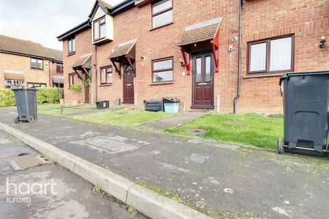 2 bedroom terraced house to rent, Taunton Close, ILFORD