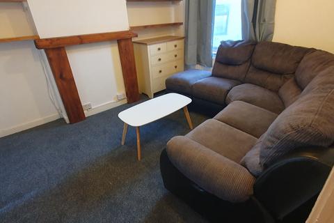 2 bedroom flat to rent, 1A Clive Road