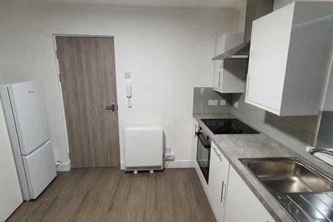 Studio to rent, Flat 3, 19 North Luton Place