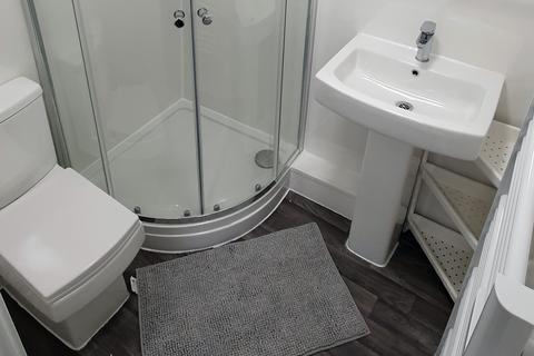 Studio to rent, Flat 3, 19 North Luton Place