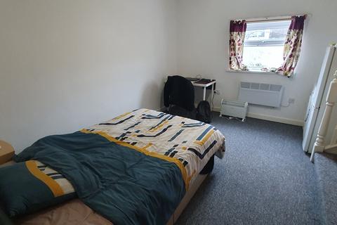 Studio to rent, Flat 3, 2 West Luton Place