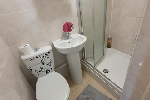 Studio to rent, Flat 3, 2 West Luton Place