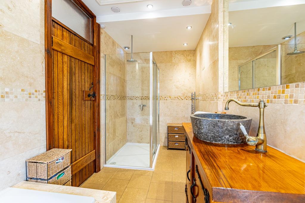 Bathroom2