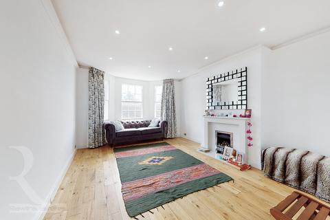 2 bedroom flat to rent, North Circular Road, London N3