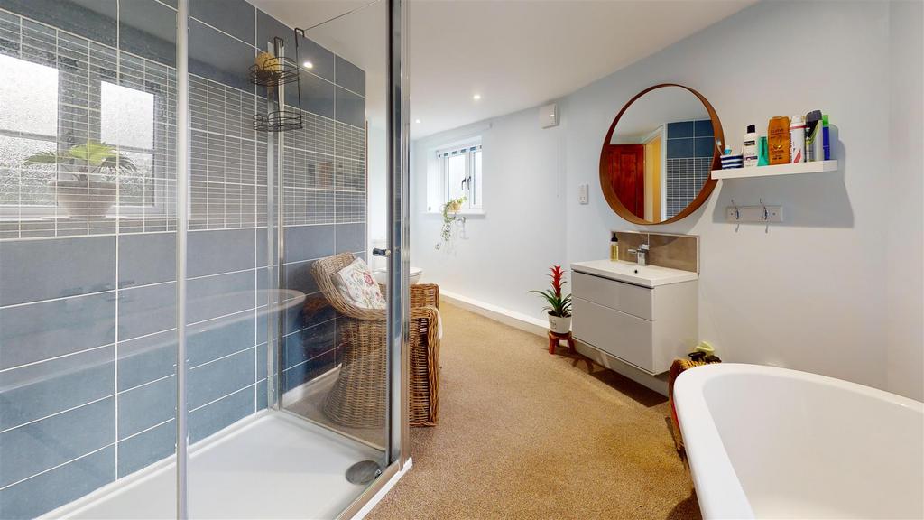 5 Sunnyside Gledrid Chirk LL14 5 DL Bathroom.jpg