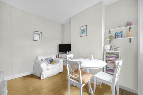 2 bedroom terraced house for sale, Graham Road, London N15