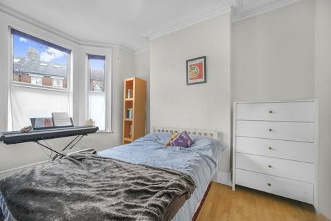 2 bedroom terraced house for sale, Graham Road, London N15