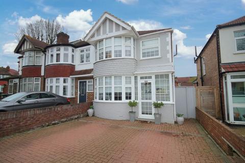 3 bedroom terraced house for sale, Medway Drive, Greenford