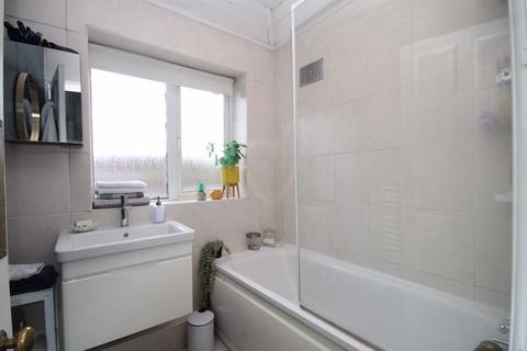 62 Medway Drive, Perivale, Greenford, UB6 8LW