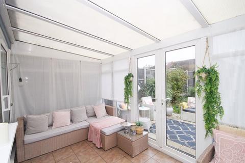 62 Medway Drive, Perivale, Greenford, UB6 8LW