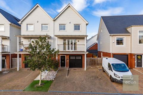 4 bedroom semi-detached house for sale, Elder Wood Close, Snodland, ME6