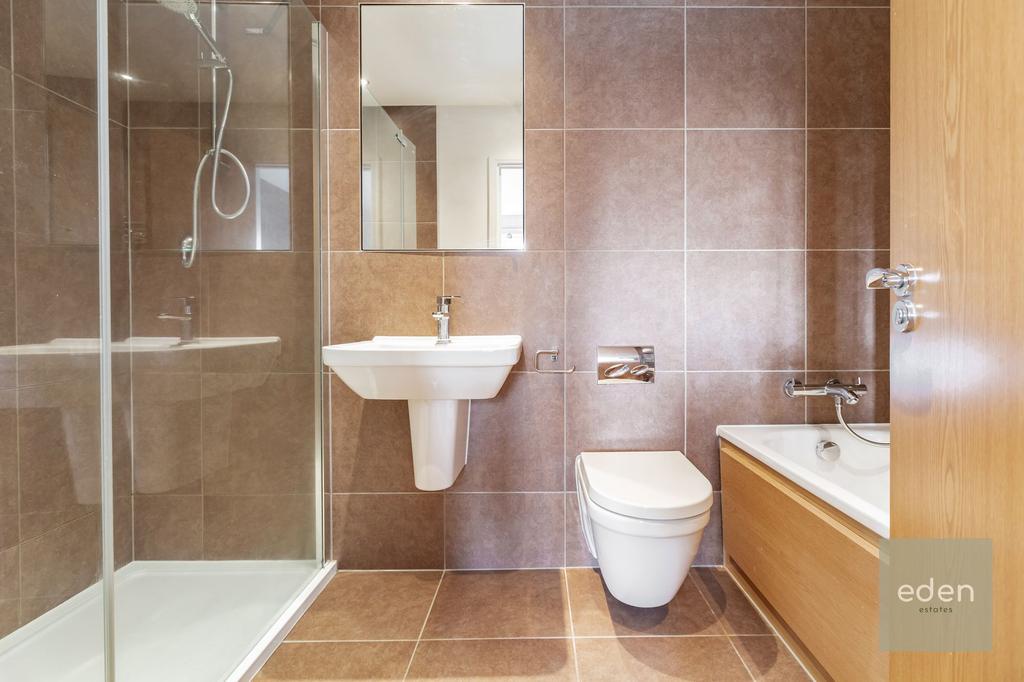 En suite to master