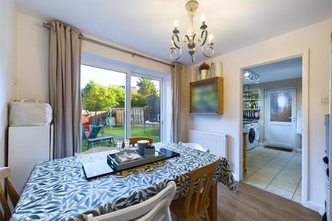 1b Coniston Road, Coulsdon, CR5 3BS