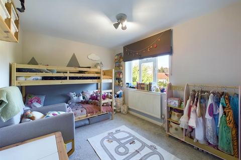 1b Coniston Road, Coulsdon, CR5 3BS