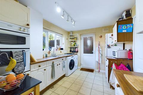 1b Coniston Road, Coulsdon, CR5 3BS