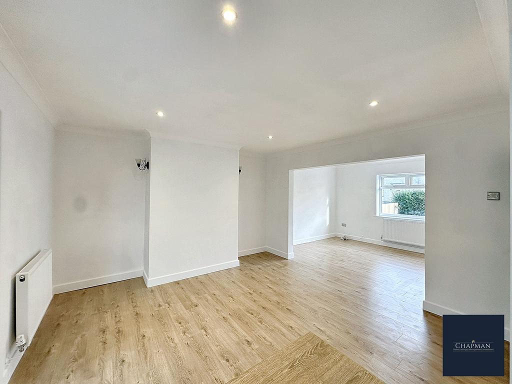 Open plan kitchen/ living area