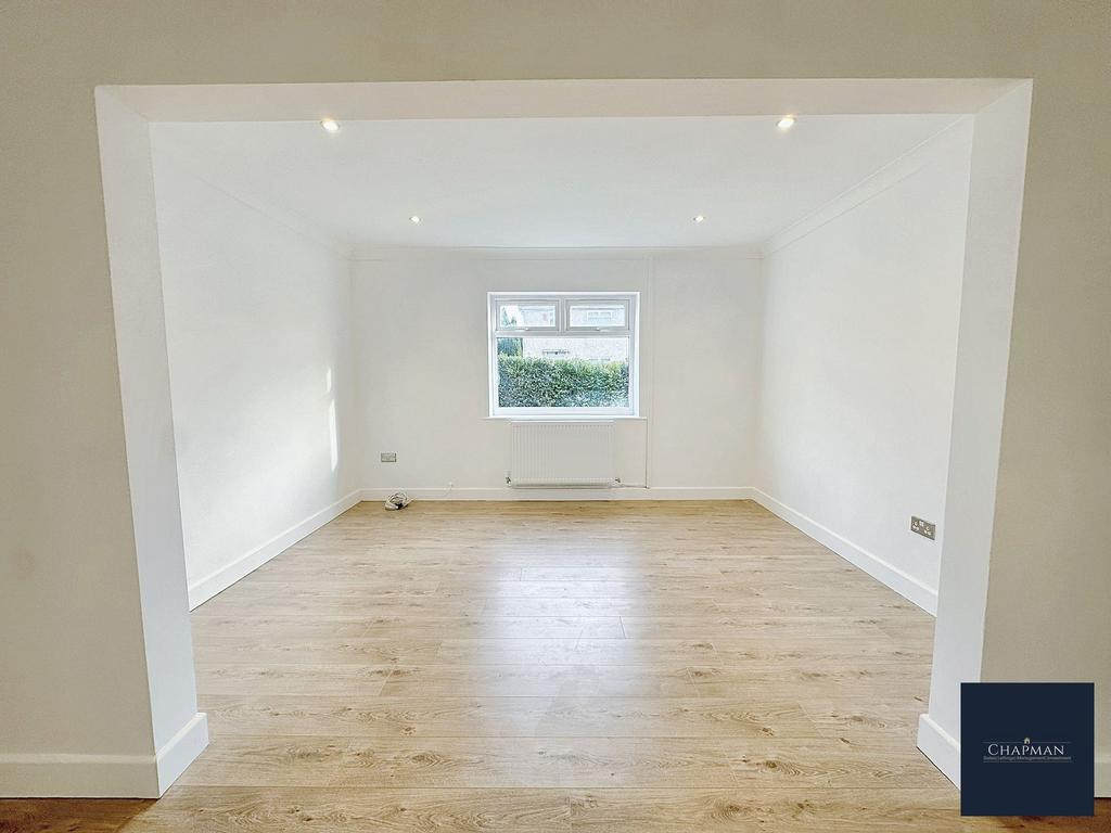 Open plan kitchen/ living area