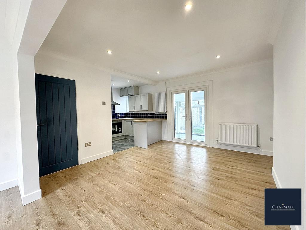 Open plan kitchen/ living area