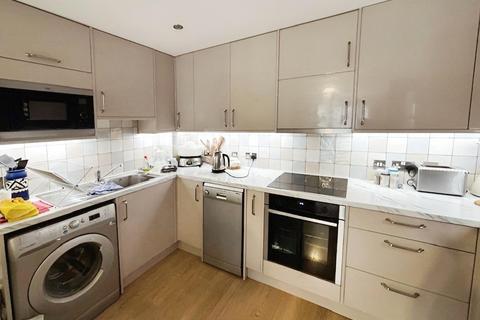 3 bedroom flat for sale, Ovaltine Drive, Kings Langley WD4