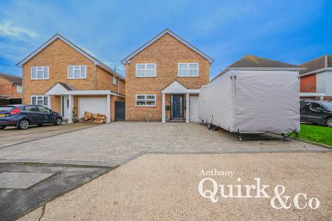 4 bedroom detached house for sale, Ruskoi Road, Canvey Island, SS8