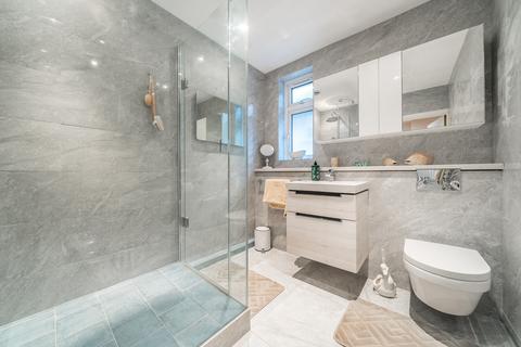 8 Boltons Lane, Woking, GU22 8TL