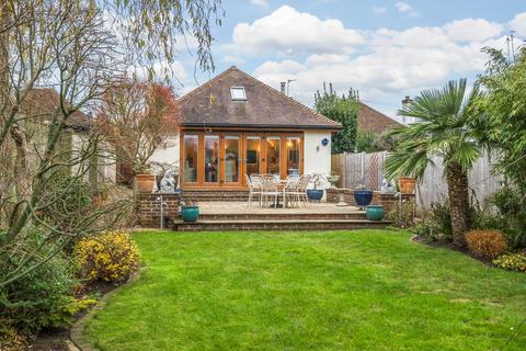 8 Boltons Lane, Woking, GU22 8TL