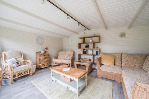 8 Boltons Lane, Woking, GU22 8TL