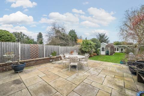 8 Boltons Lane, Woking, GU22 8TL