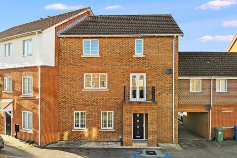 3 bedroom townhouse for sale, Emerald Crescent, Sittingbourne ME10