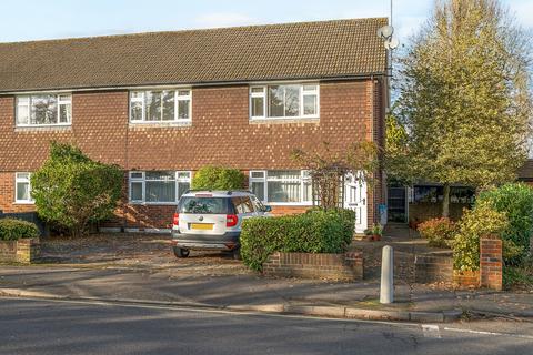 2 bedroom maisonette for sale, Camphill Road, West Byfleet, KT14