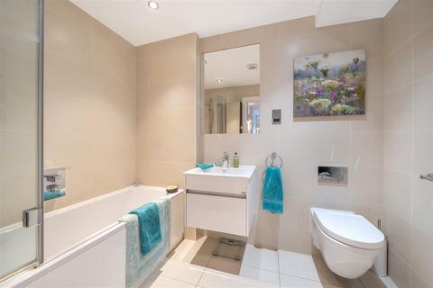 2 bedroom flat for sale, King Edward Place, Bushey WD23