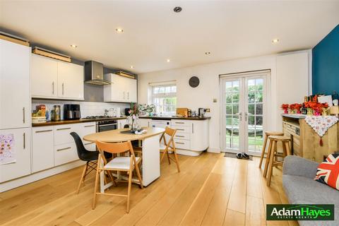 4 bedroom townhouse for sale, Ashburnham Close, London N2