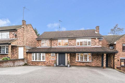 4 bedroom detached house for sale, Little Potters, Bushey WD23