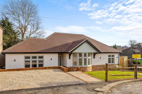 8 Oaks Close, Leatherhead, KT22 7SH