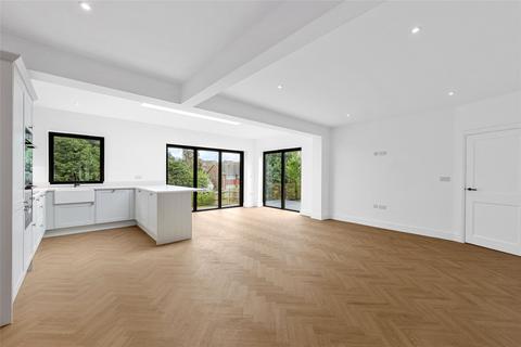 8 Oaks Close, Leatherhead, KT22 7SH