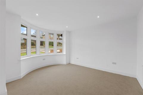 8 Oaks Close, Leatherhead, KT22 7SH