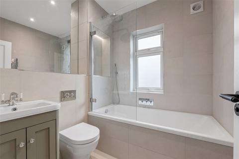 8 Oaks Close, Leatherhead, KT22 7SH