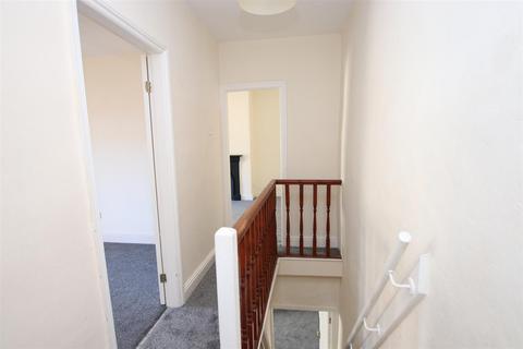 2 bedroom terraced house to rent, New Street, Idle, Bradford