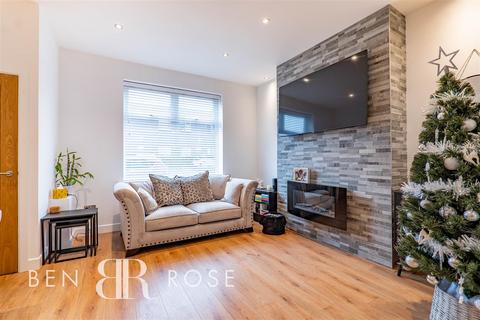 3 bedroom end of terrace house for sale, Rivington Road, Chorley