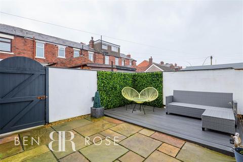 3 bedroom end of terrace house for sale, Rivington Road, Chorley