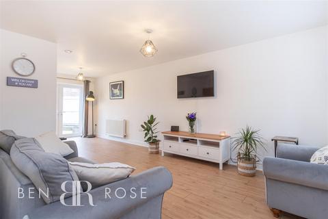 3 bedroom end of terrace house for sale, Deighton Road, Chorley