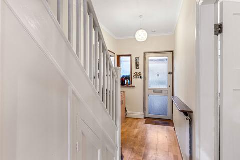 9 Woodleigh Avenue, London, N12 0LJ