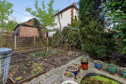 9 Woodleigh Avenue, London, N12 0LJ