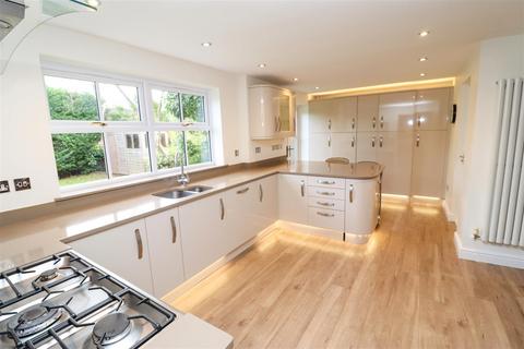 4 bedroom detached house for sale, Camus Close, Fleet GU52