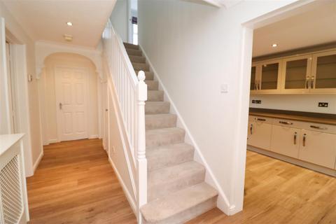 4 bedroom detached house for sale, Camus Close, Fleet GU52