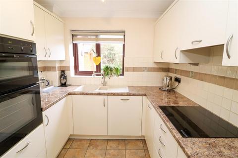 4 bedroom detached house for sale, Saddleback Way, Fleet GU51